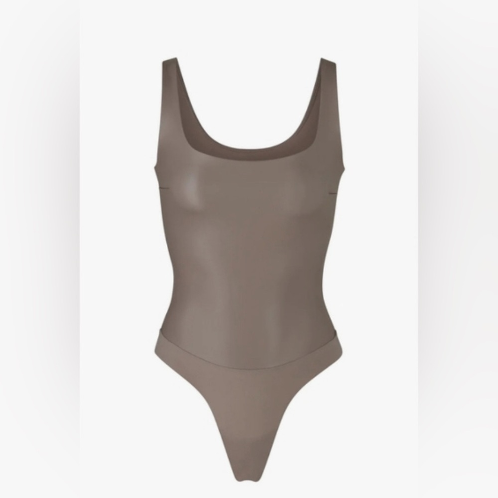 SKIMS FAUX LEATHER SCOOP BODYSUIT